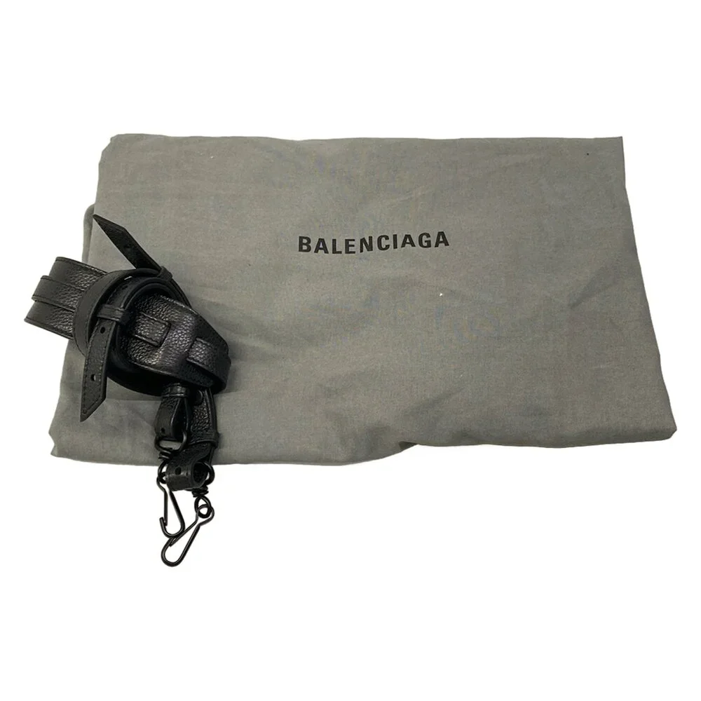 Balenciaga neoclassic city